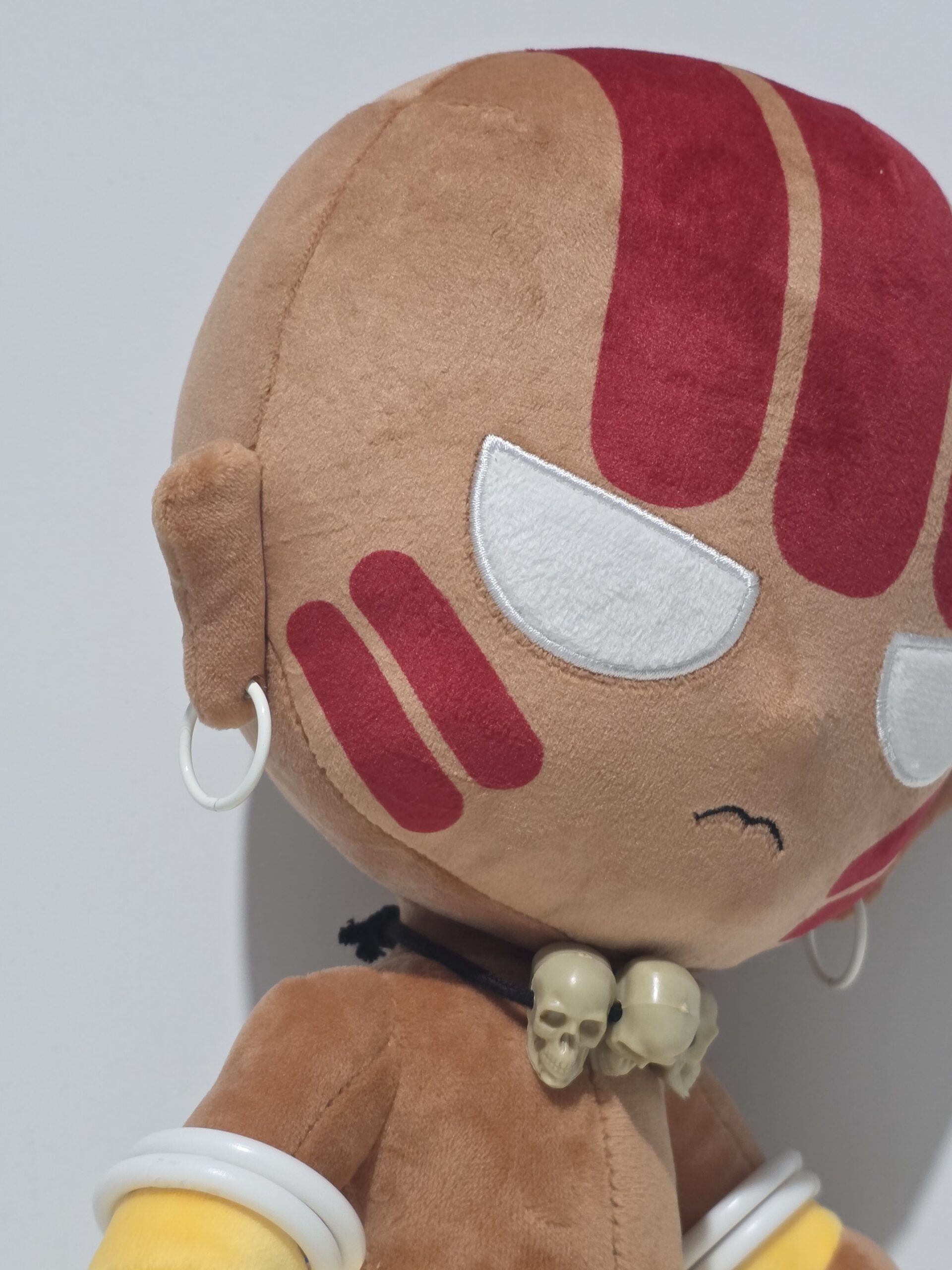 Pelúcia Antialérgica 30 cm Dhalsim Street Fighter oficial CAPCOM - Imagem 3