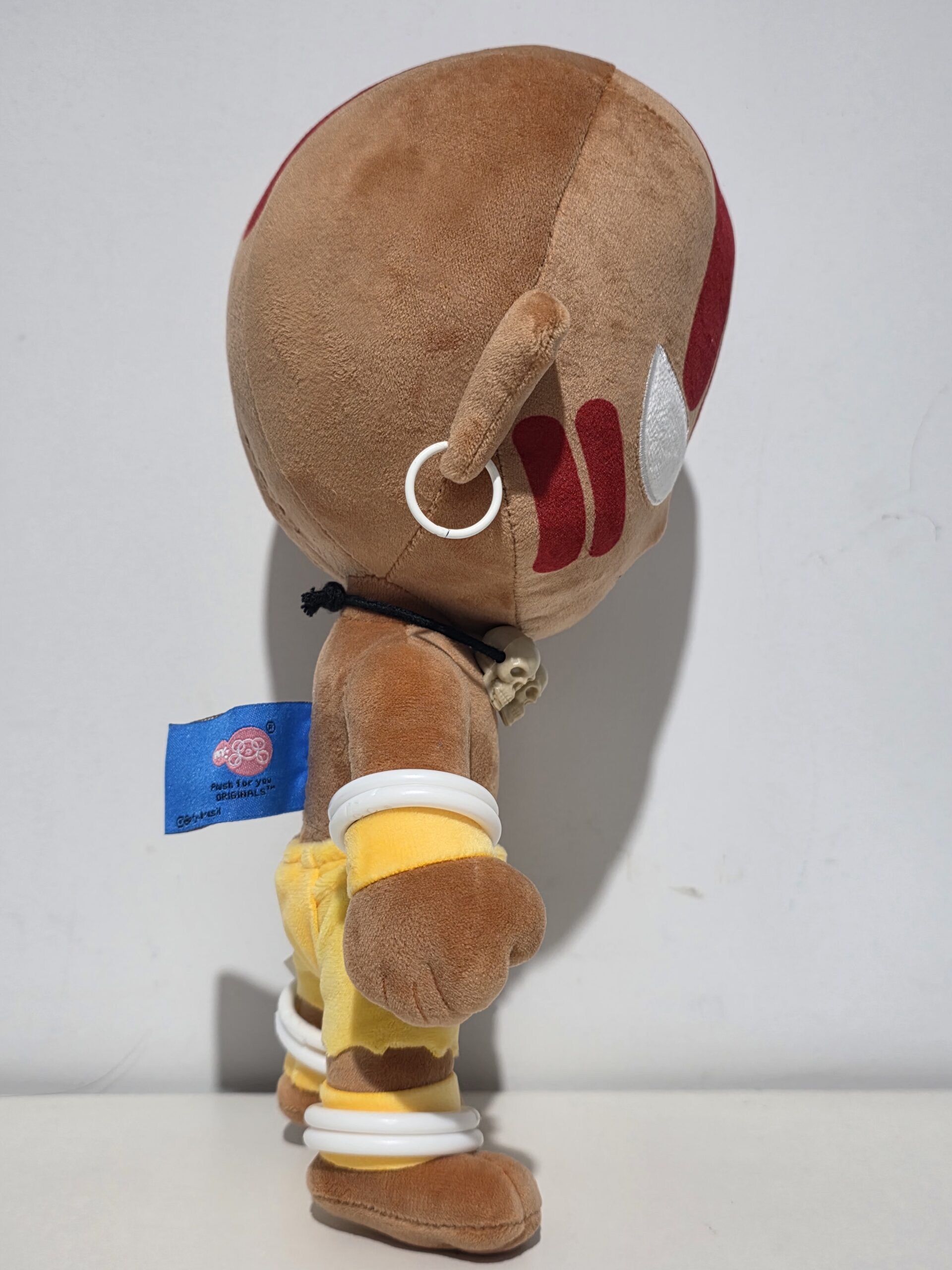 Pelúcia Antialérgica 30 cm Dhalsim Street Fighter oficial CAPCOM - Imagem 7