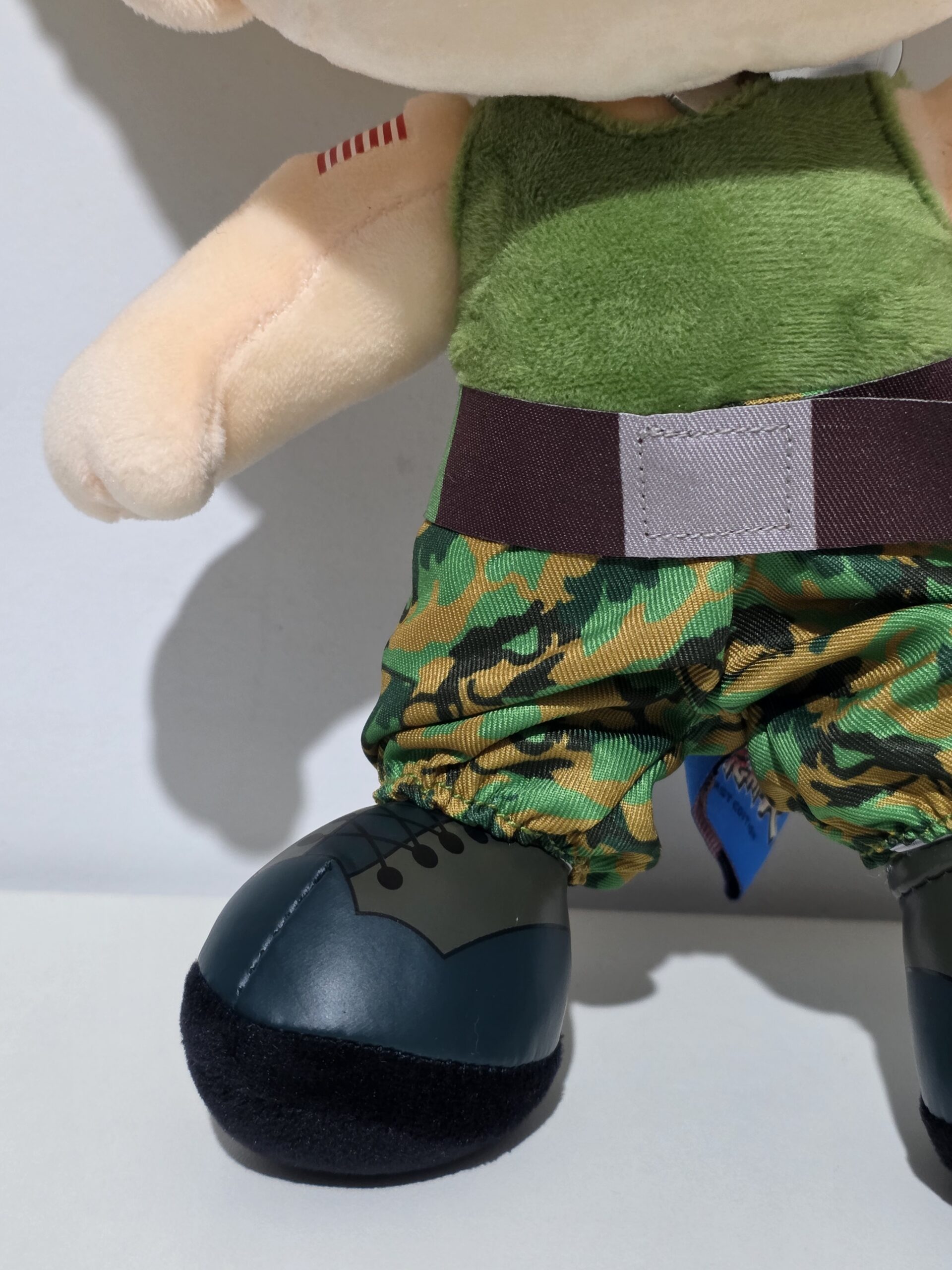 Pelúcia Antialérgica 30 cm Guile Street Fighter Oficial CAPCOM - Imagem 9
