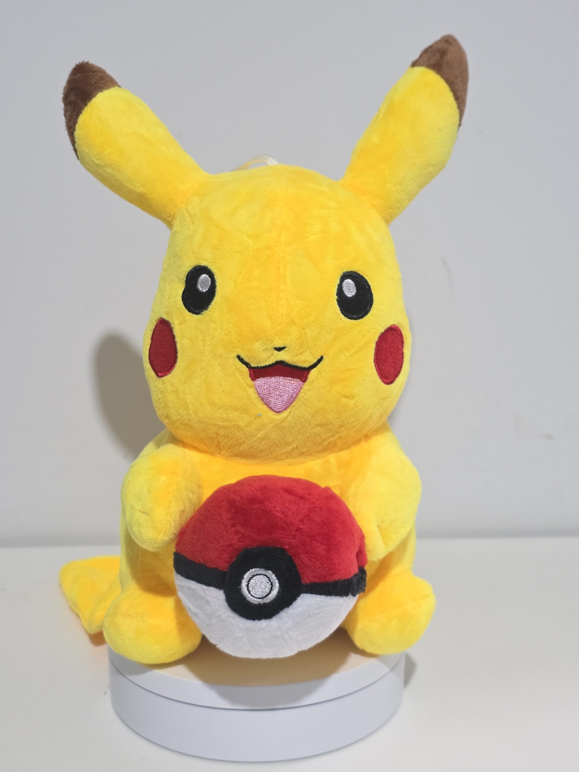 Pelúcia Antialérgia 23 cm Pikachu Pokebola | Pokémon - Imagem 2