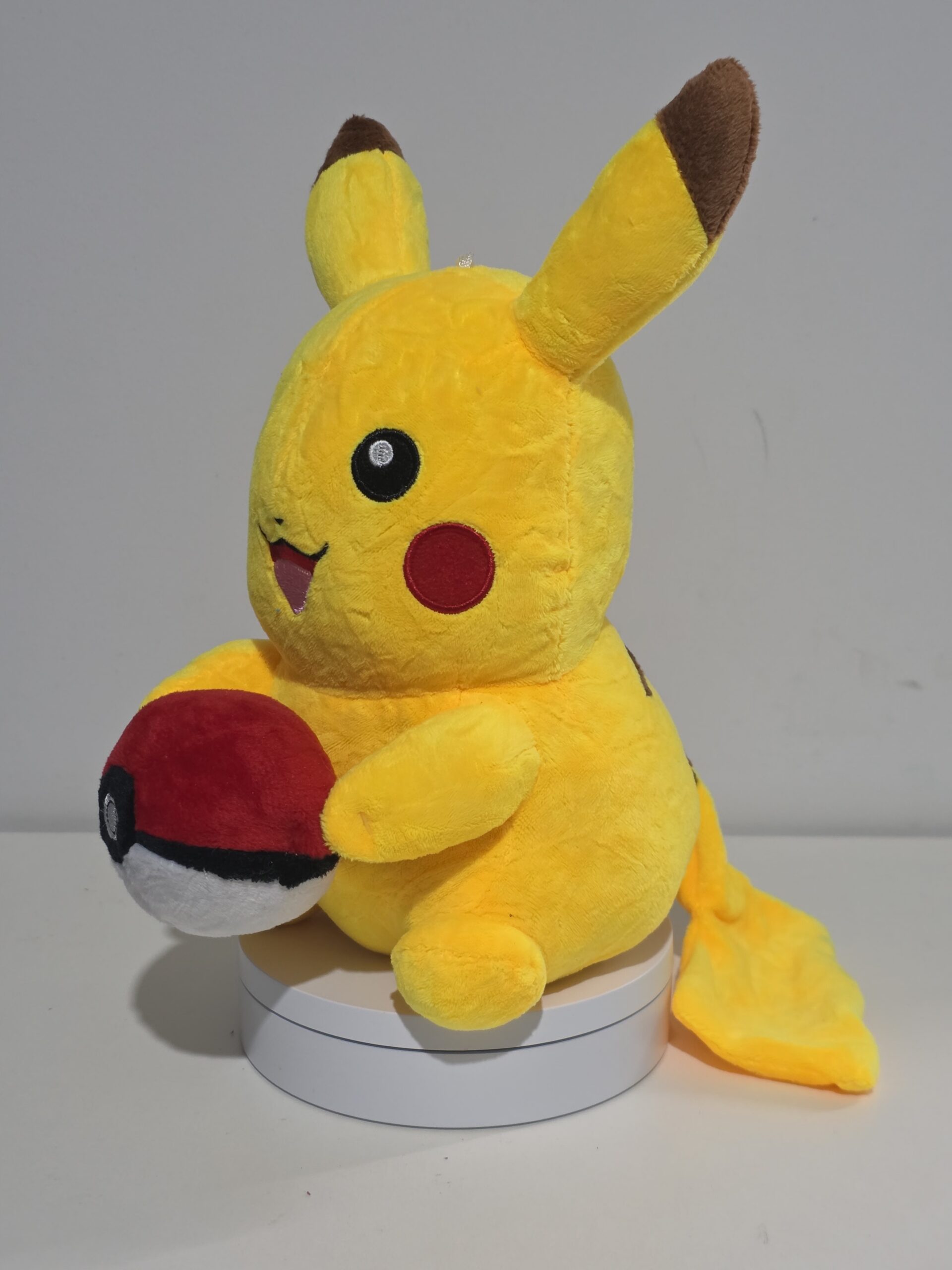 Pelúcia Antialérgia 23 cm Pikachu Pokebola | Pokémon - Imagem 5