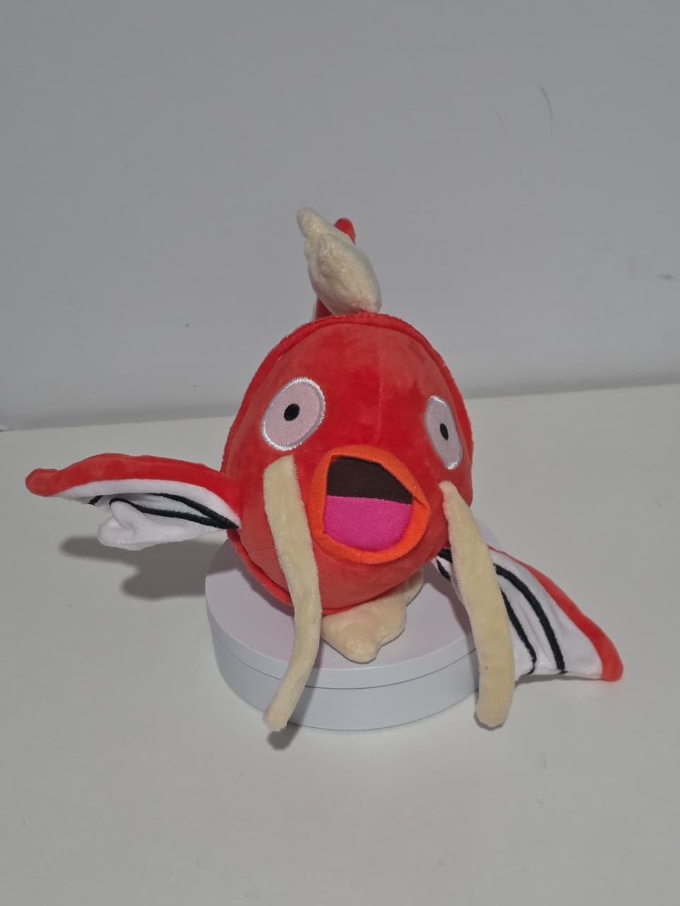 Pelúcia Pokémon Magikarp - 20 cm - Imagem 2